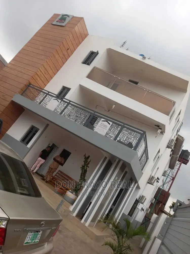 1 Room Self Con Short Let Within University Ibadan in Ibadan Polytechnic/University