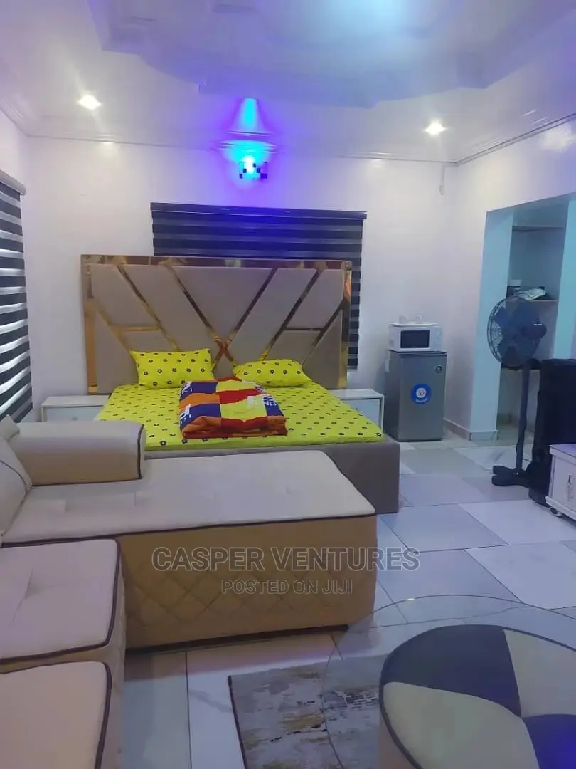 Super Comfy 1-Bedroom Apartment for Shortlet in Chevron in Chevron