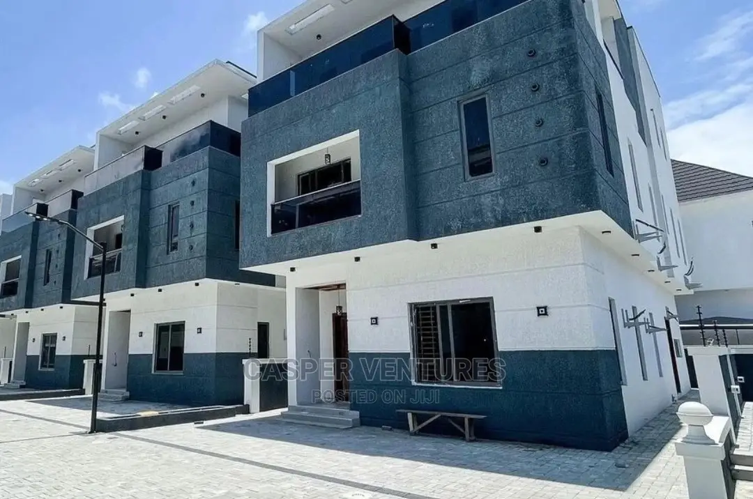 Super Comfy 1-Bedroom Apartment for Shortlet in Chevron in Chevron