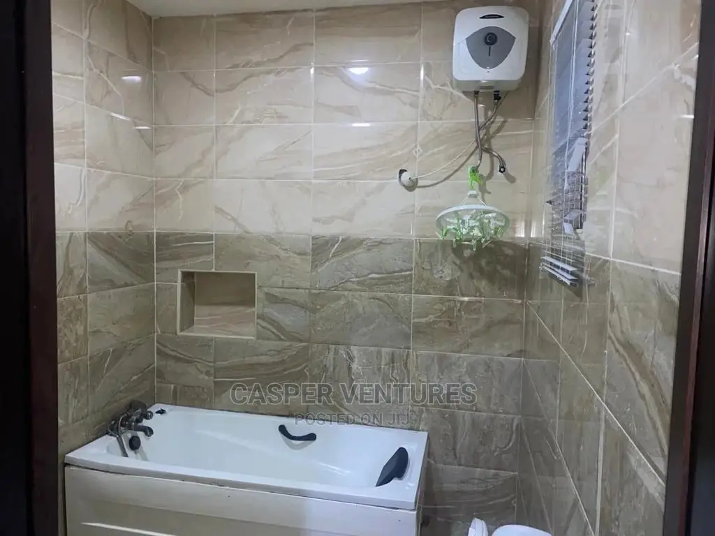 Tasteful and Elegant Studio Apartment in Lekki in Chevron