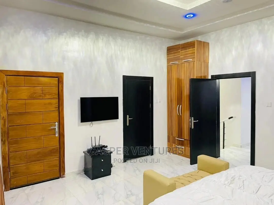 Heavenly and Irresistible 4-Bedroom Duplex in Chevron