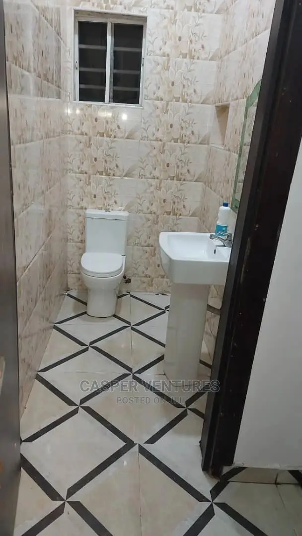 Stunning and Radiant 1-Bedroom Miniflat in Chevron