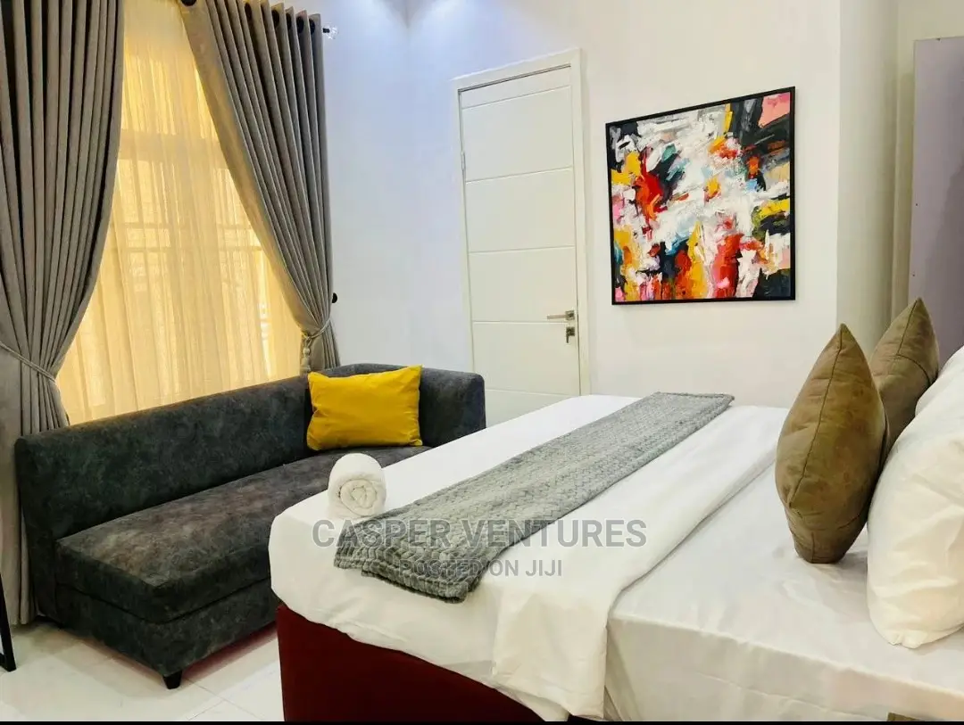 Short Let Posh and Classy 3-Bedroom Apartment in Vi in Ahmadu Bello Way