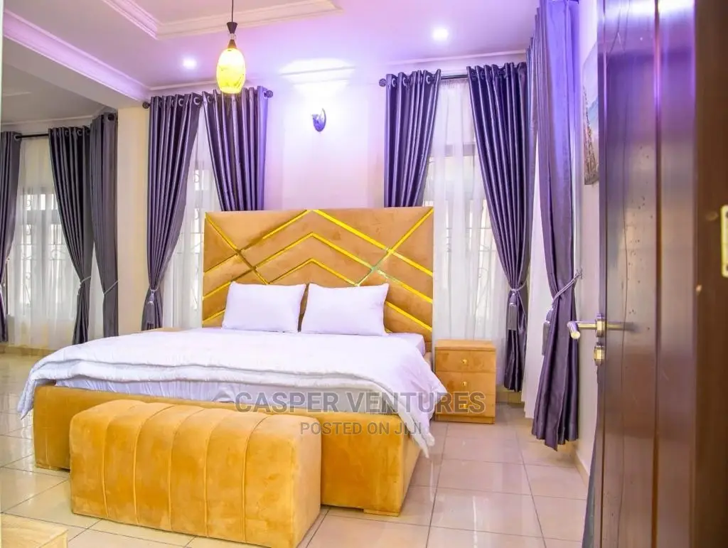 Glamorous Lightning 4-Bedroom Apartment in Agungi