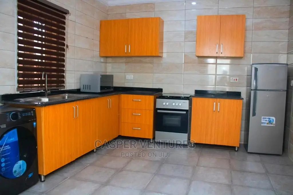 Glamorous Lightning 4-Bedroom Apartment in Agungi