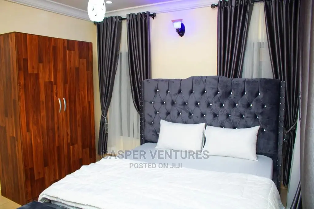 Glamorous Lightning 4-Bedroom Apartment in Agungi