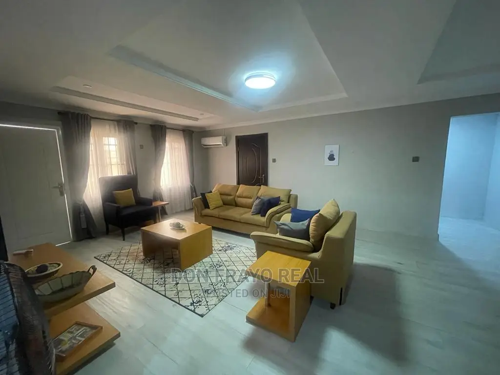 6 Bedrooms Shortlet Apt Up for Booking in Bodija Estate IB in Old Bodija
