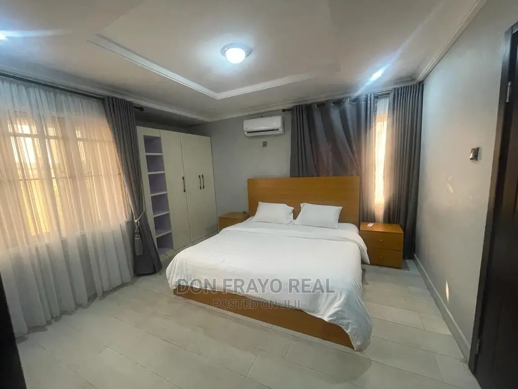 6 Bedrooms Shortlet Apt Up for Booking in Bodija Estate IB in Old Bodija