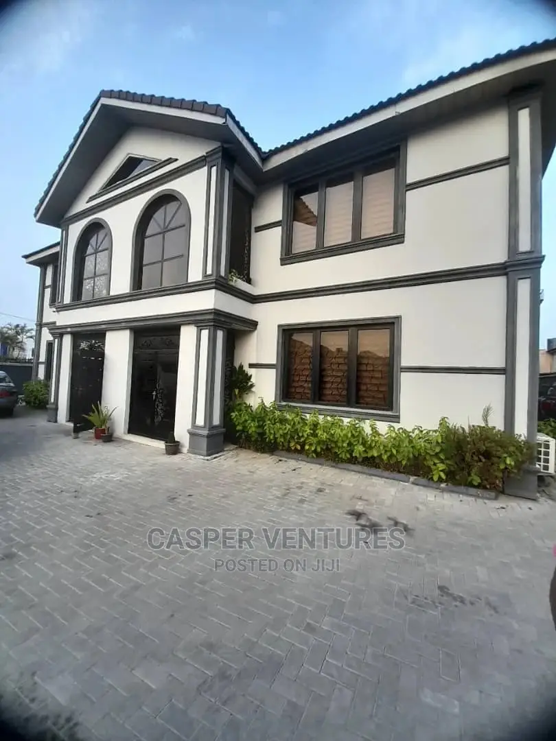 Impressive Self-Contained Apartment in Lekki Phase 1