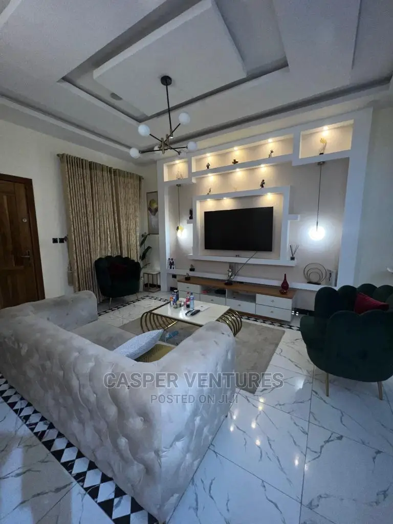 Exclusive Spacious 4bedroom Villa in Lekki for Short Let in Chevron