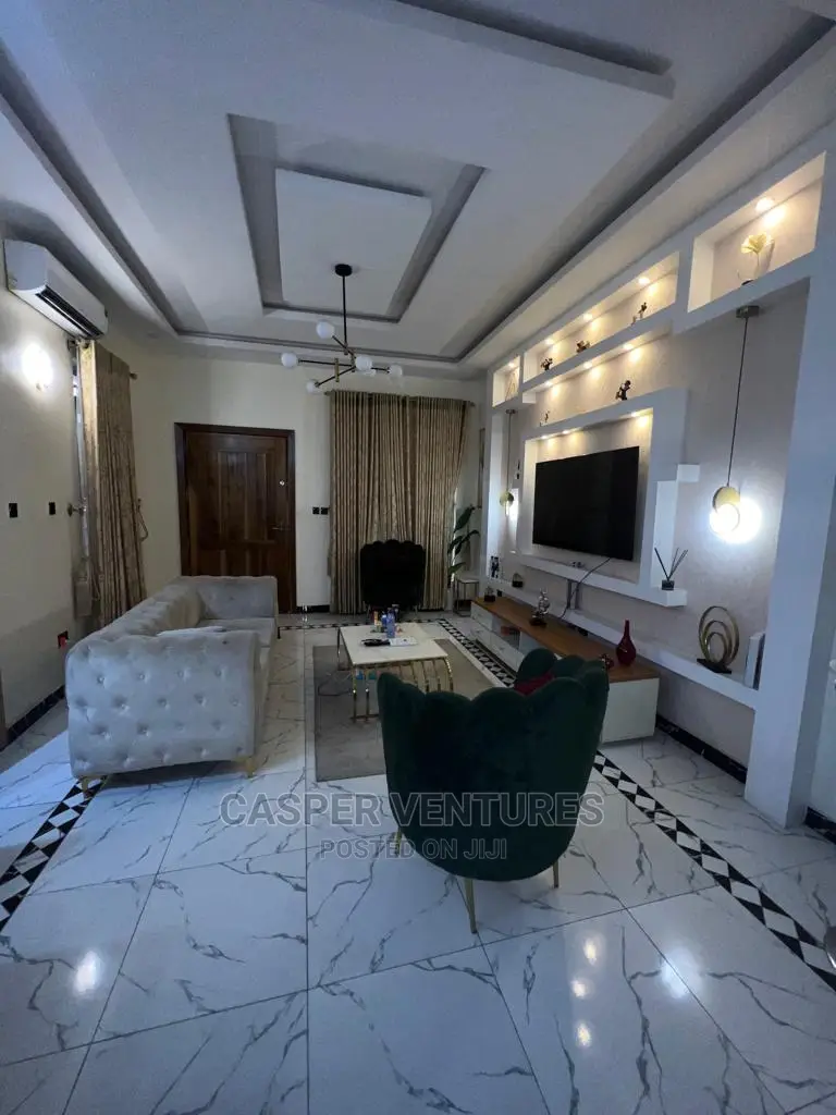 Exclusive Spacious 4bedroom Villa in Lekki for Short Let in Chevron