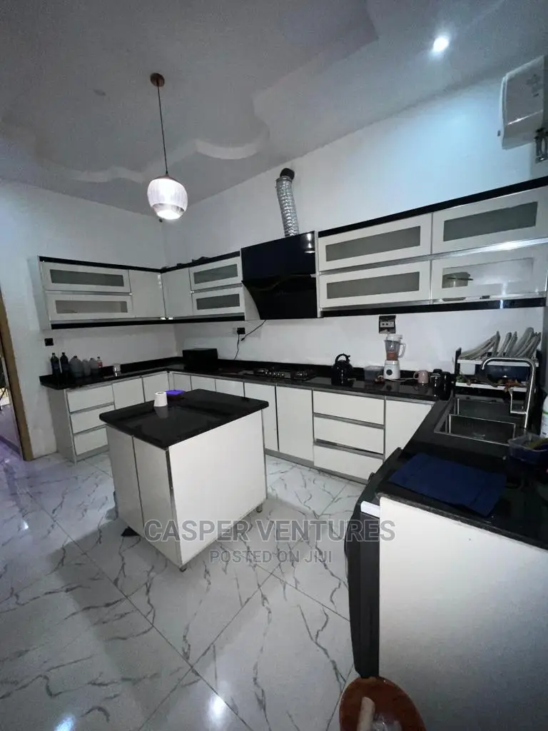 Exclusive Spacious 4bedroom Villa in Lekki for Short Let in Chevron