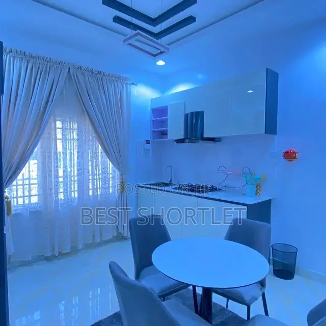 Luxurious Lavish Bedrooms With Wit Spectacular Interior in Jahi