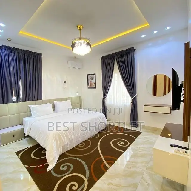 Luxurious Lavish Bedrooms With Wit Spectacular Interior in Jahi