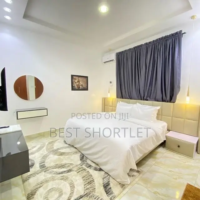 Luxurious Lavish Bedrooms With Wit Spectacular Interior in Jahi