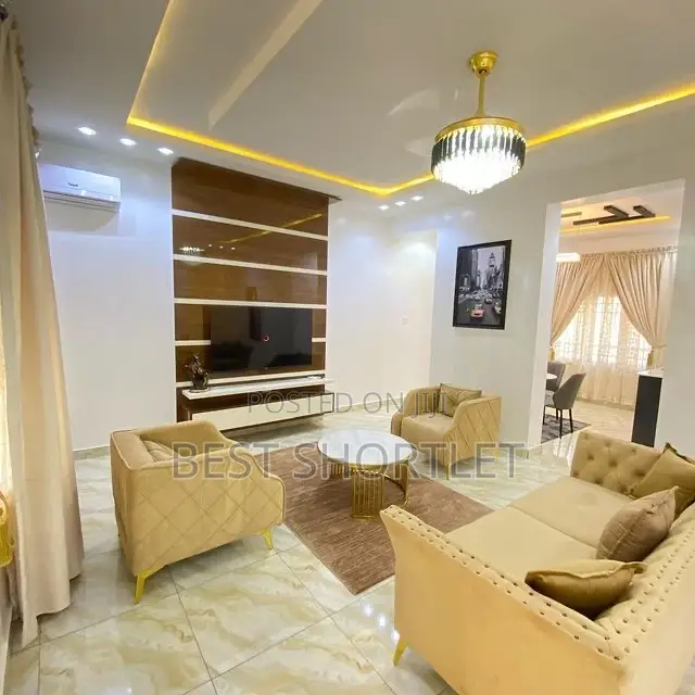 Luxurious Lavish Bedrooms With Wit Spectacular Interior in Jahi