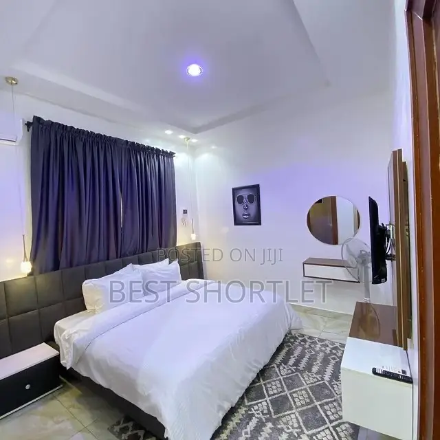 Luxurious Lavish Bedrooms With Wit Spectacular Interior in Jahi