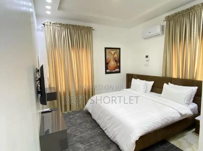 1 Bedroom Apartment With an Open Floor Kitchen in Jahi