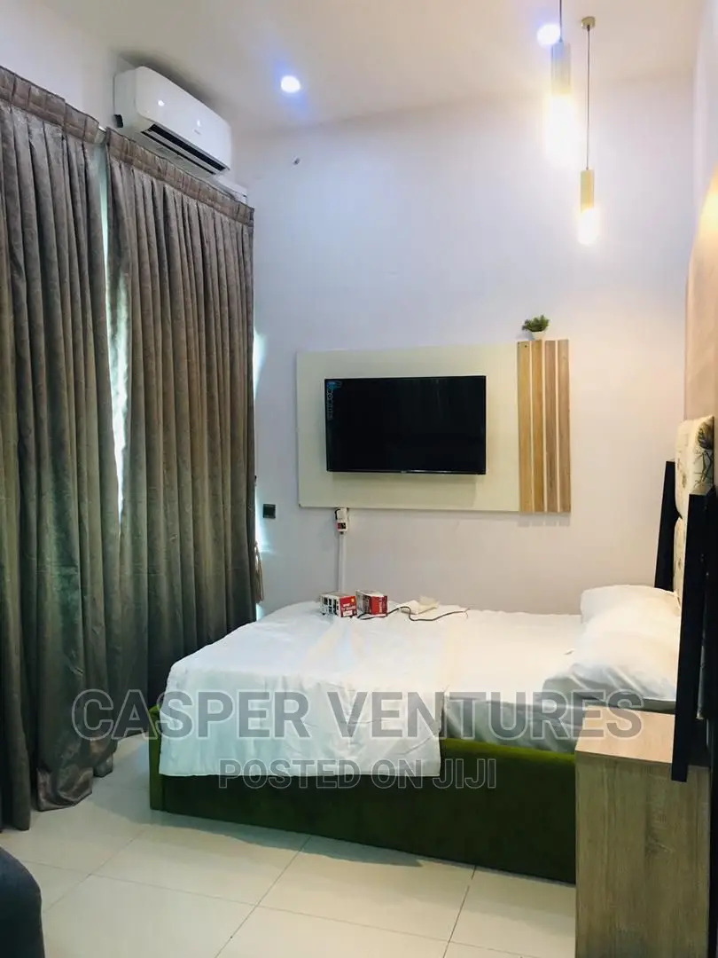 Charming and Magnetic 1-Bedroom Duplex in Chevron