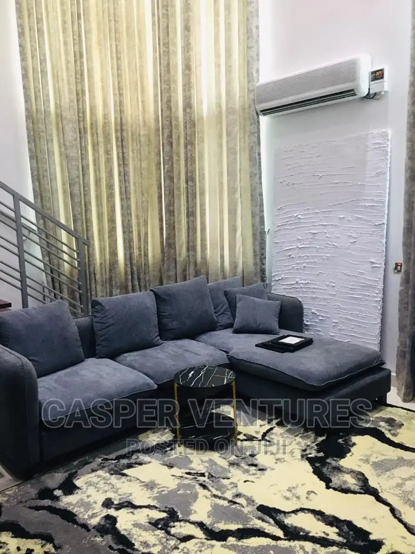 Charming and Magnetic 1-Bedroom Duplex in Chevron