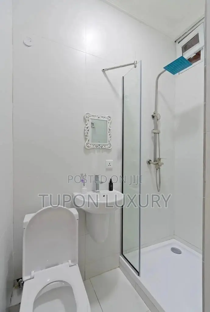 Private Cinema: One Bedroom Apartment With Private Cinema in Chevron