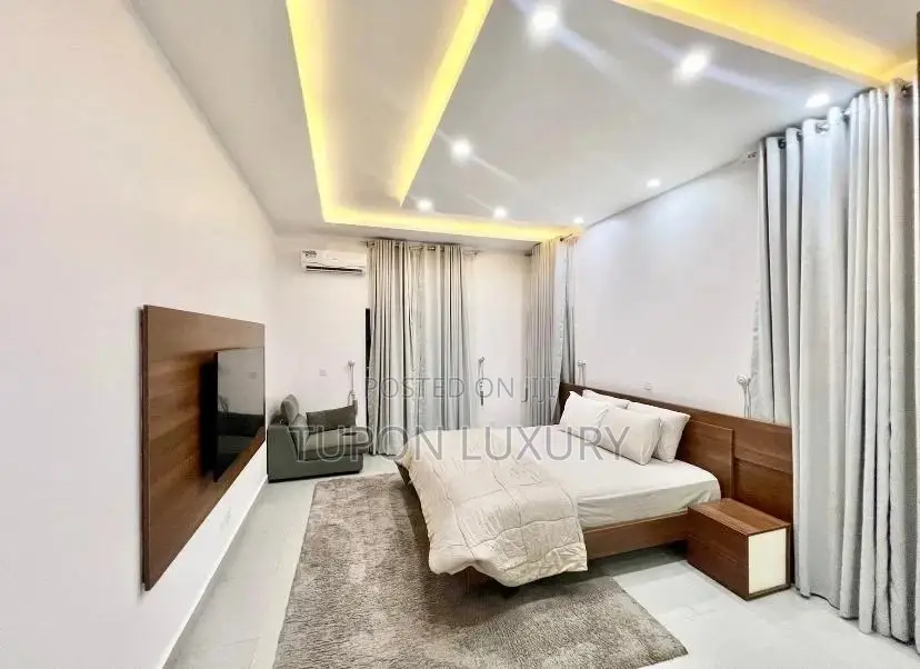 Seaview Luxury 1bdrm Opposite Landmark Beach in Victoria Island
