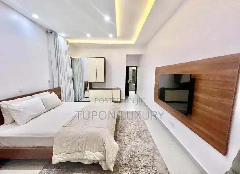 Seaview Luxury 1bdrm Opposite Landmark Beach in Victoria Island