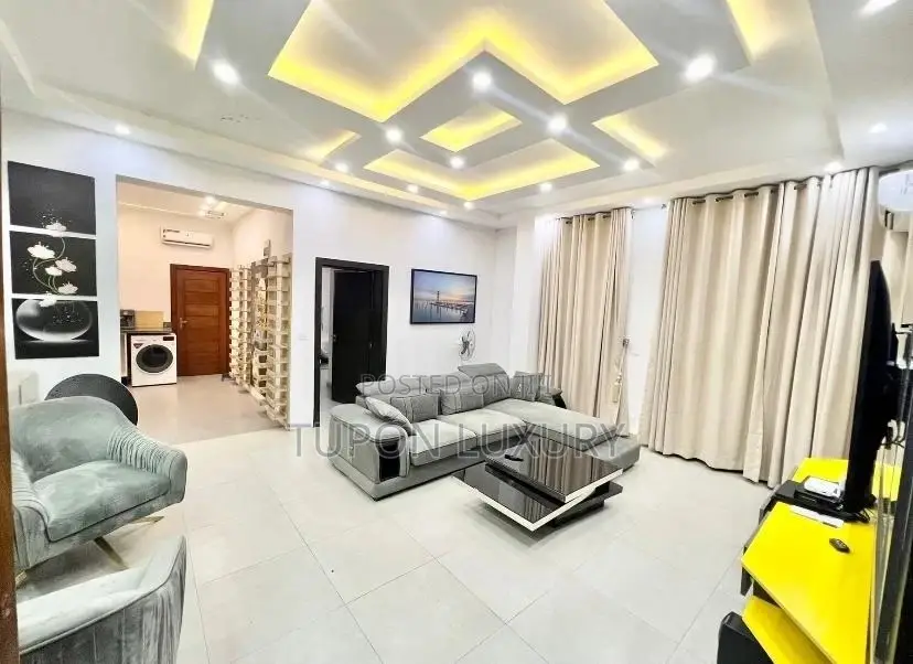 Seaview Luxury 1bdrm Opposite Landmark Beach in Victoria Island