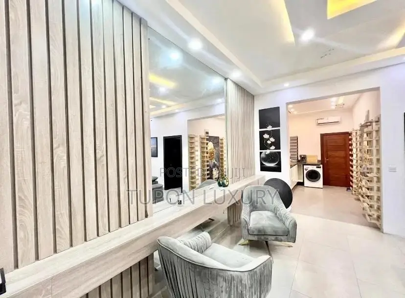Seaview Luxury 1bdrm Opposite Landmark Beach in Victoria Island