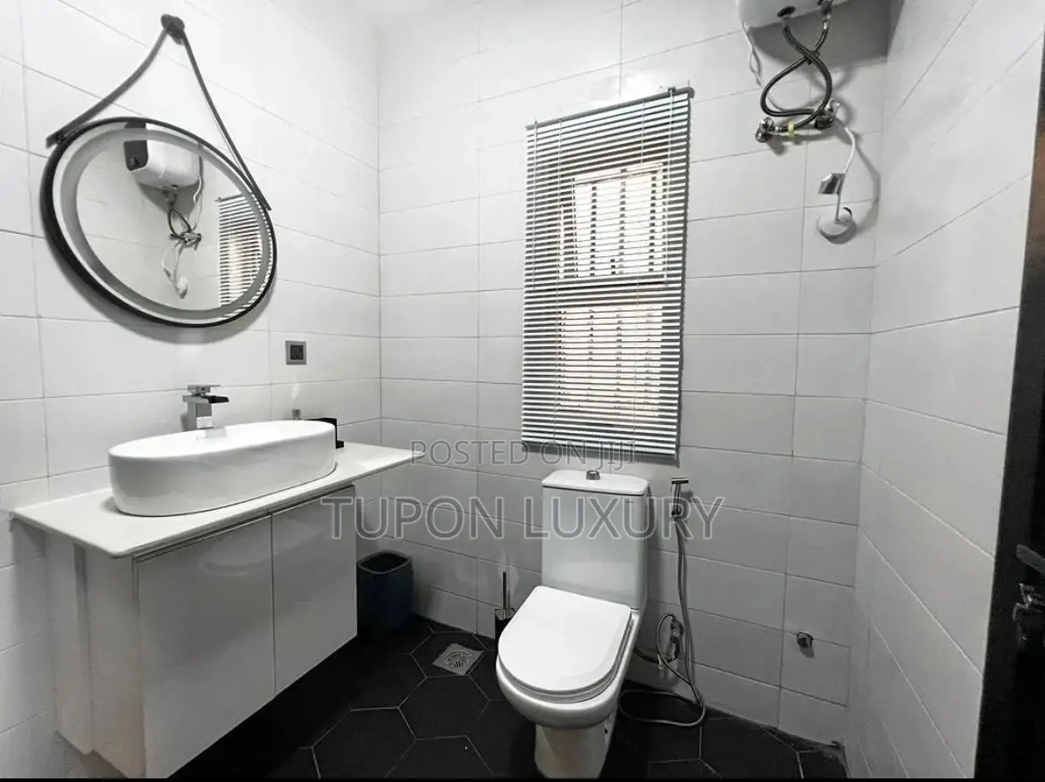 2bdrm With Swimming Pool in Oniru. in Victoria Island