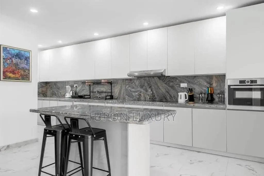 Luxury 3bedroom Penthouse With Pool, Gym Roof Top in Victoria Island