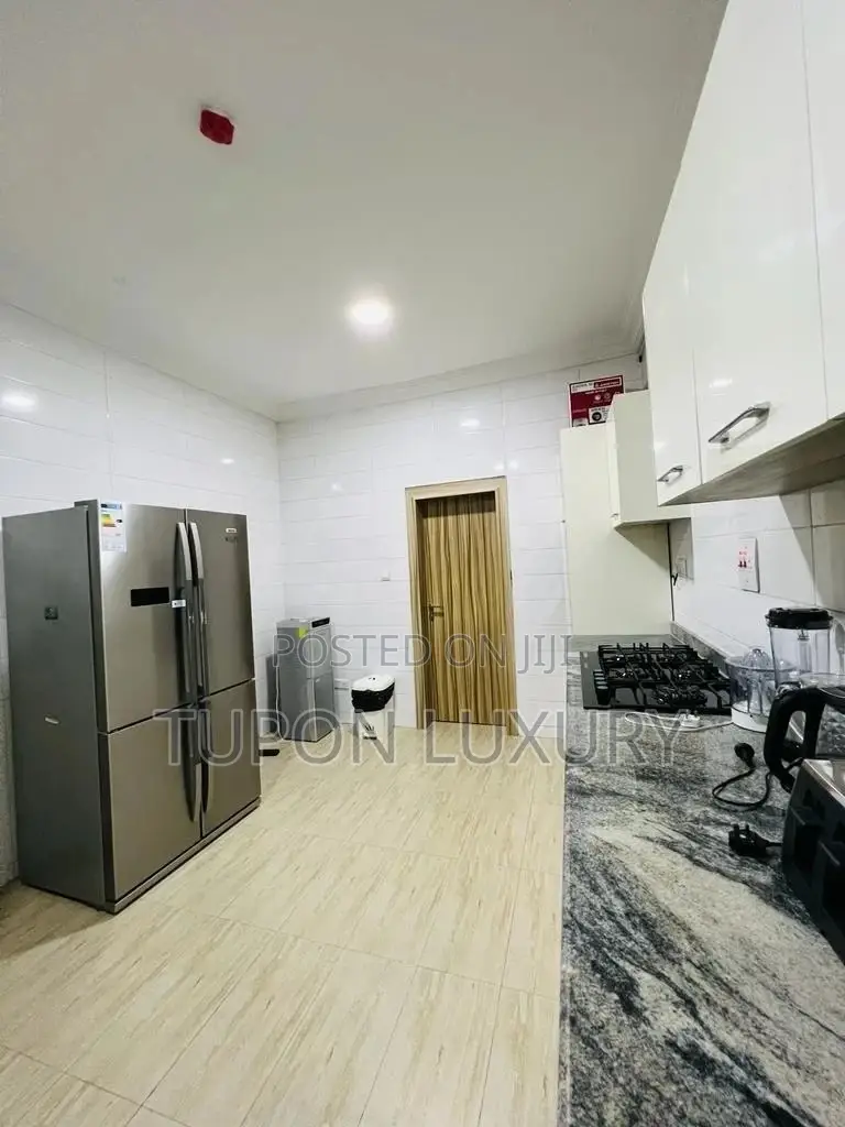 2/3 Bedroom Luxury Apartment With Snooker and Gym in Victoria Island