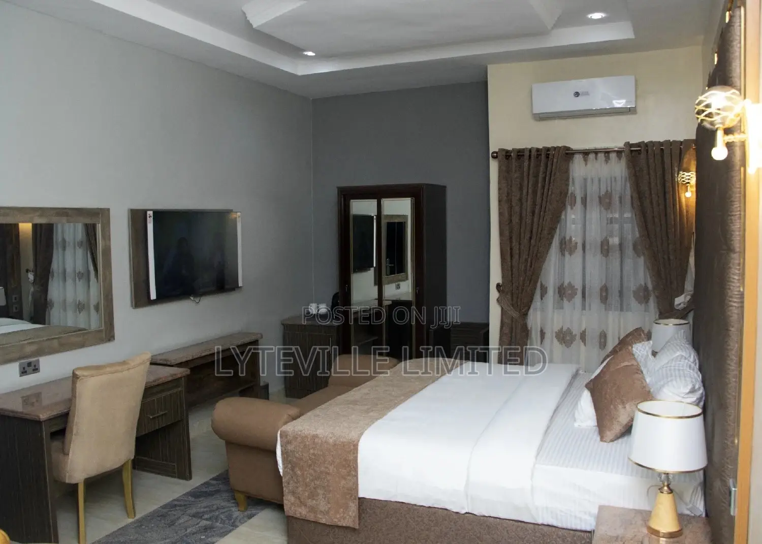 Executive Suit in Mabushi