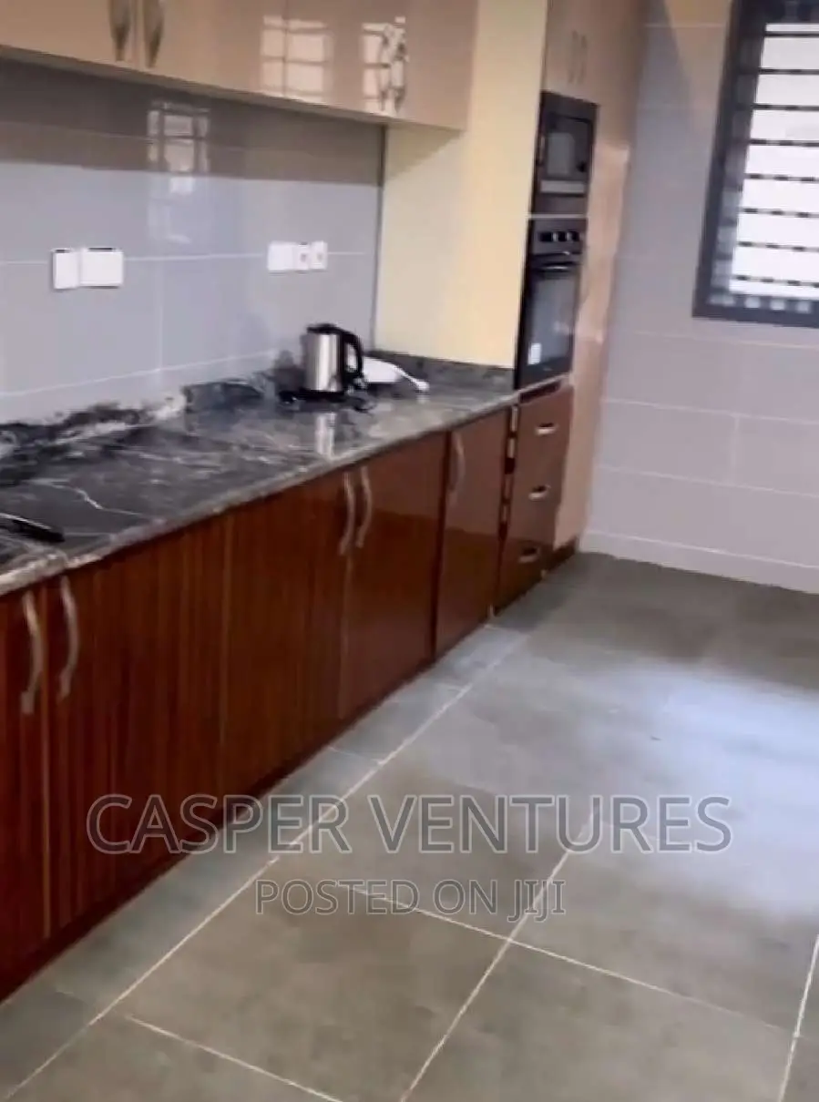 Electric and Charming Apartment in Ilasan