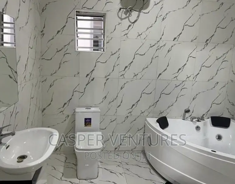 Glittering Apartment in Chevron in Chevron