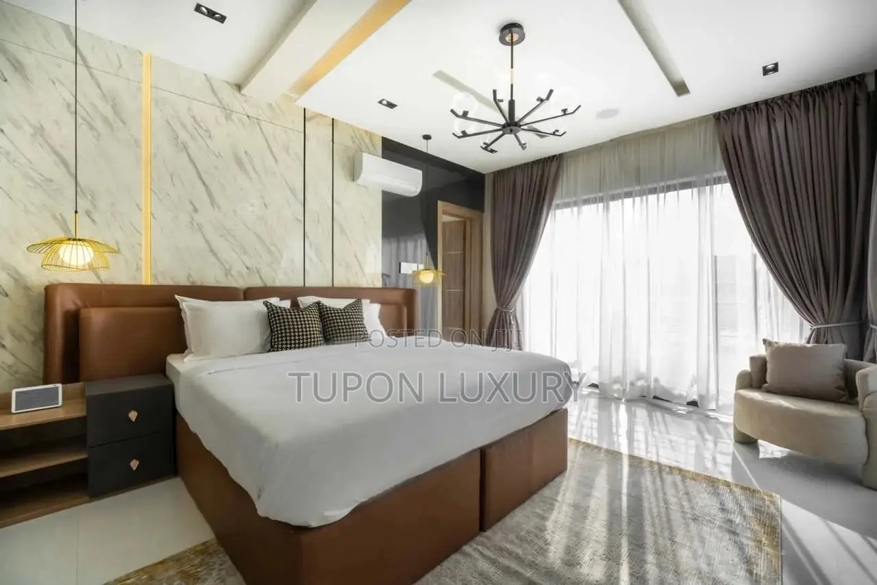 Luxury 3 Bedroom Shortlet Apartment in Vi in Lekki Phase 1