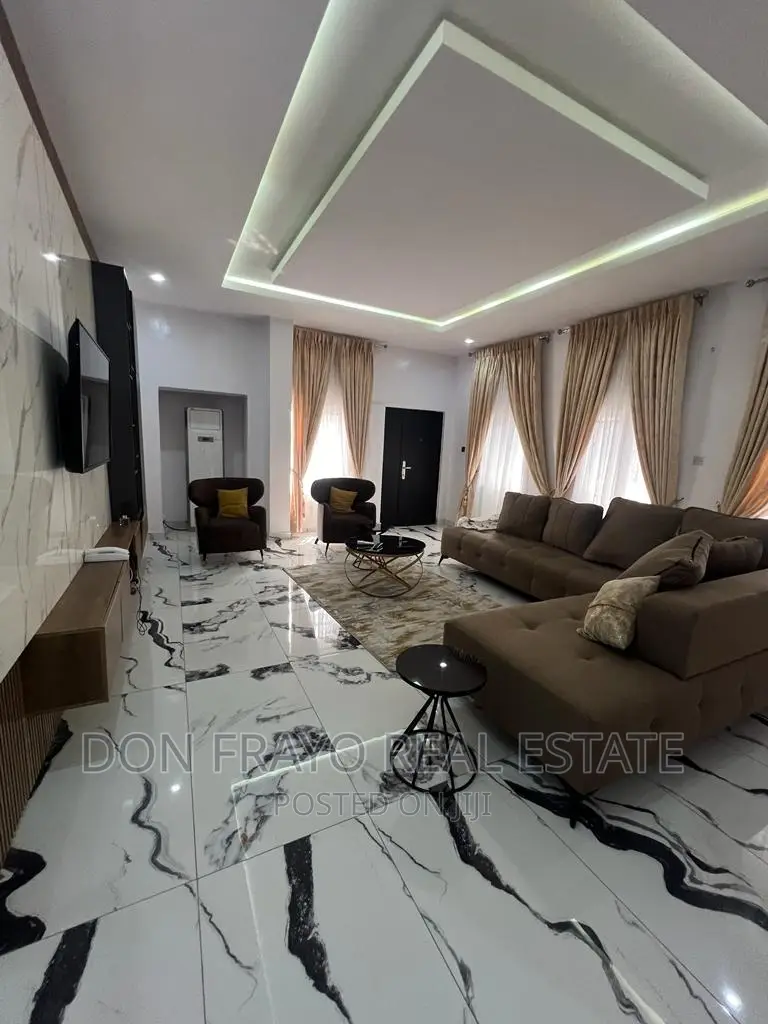 3 Beds Apartment Self Compound in Aare Avenue New Bodija in Bodija