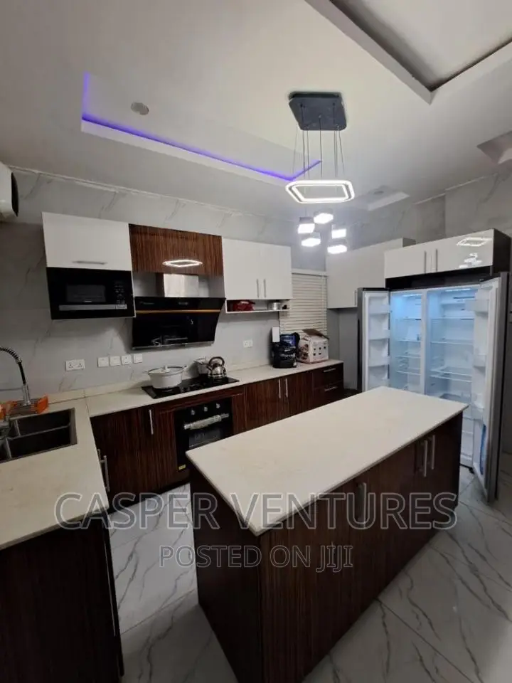 Flashy and Magnetic Shared in an Apartment in Osapa london