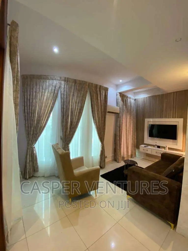 Exclusive and Glamorous Mini Flat in Chevron