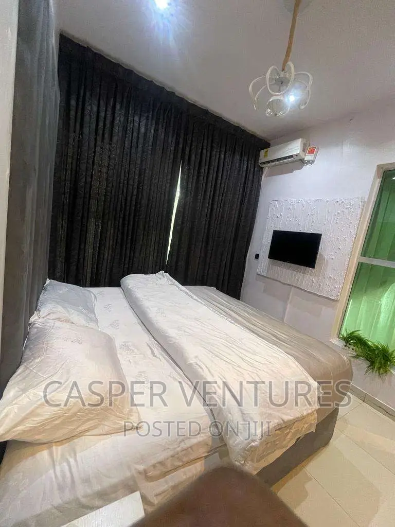 Exclusive and Glamorous Mini Flat in Chevron