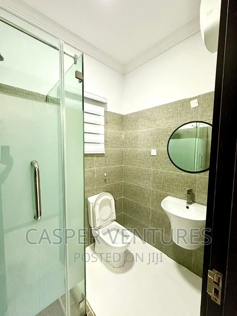 Simple and Stylish Apartment in Ikate