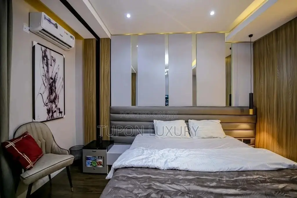 Three Bedroom Flat With a Snooker Board, Chevron. in Chevron