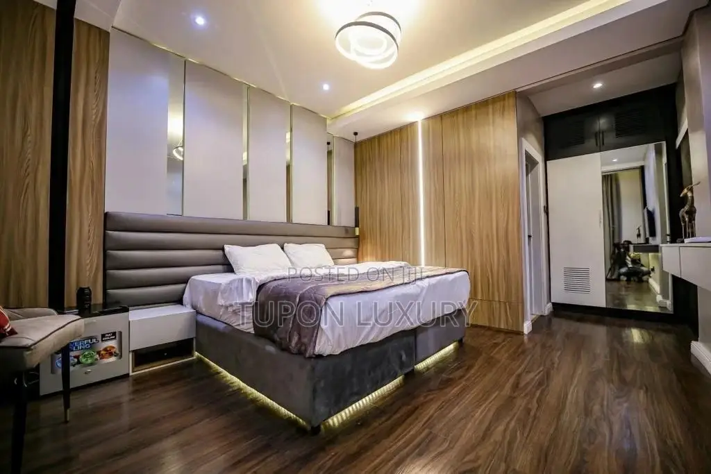 Three Bedroom Flat With a Snooker Board, Chevron. in Chevron