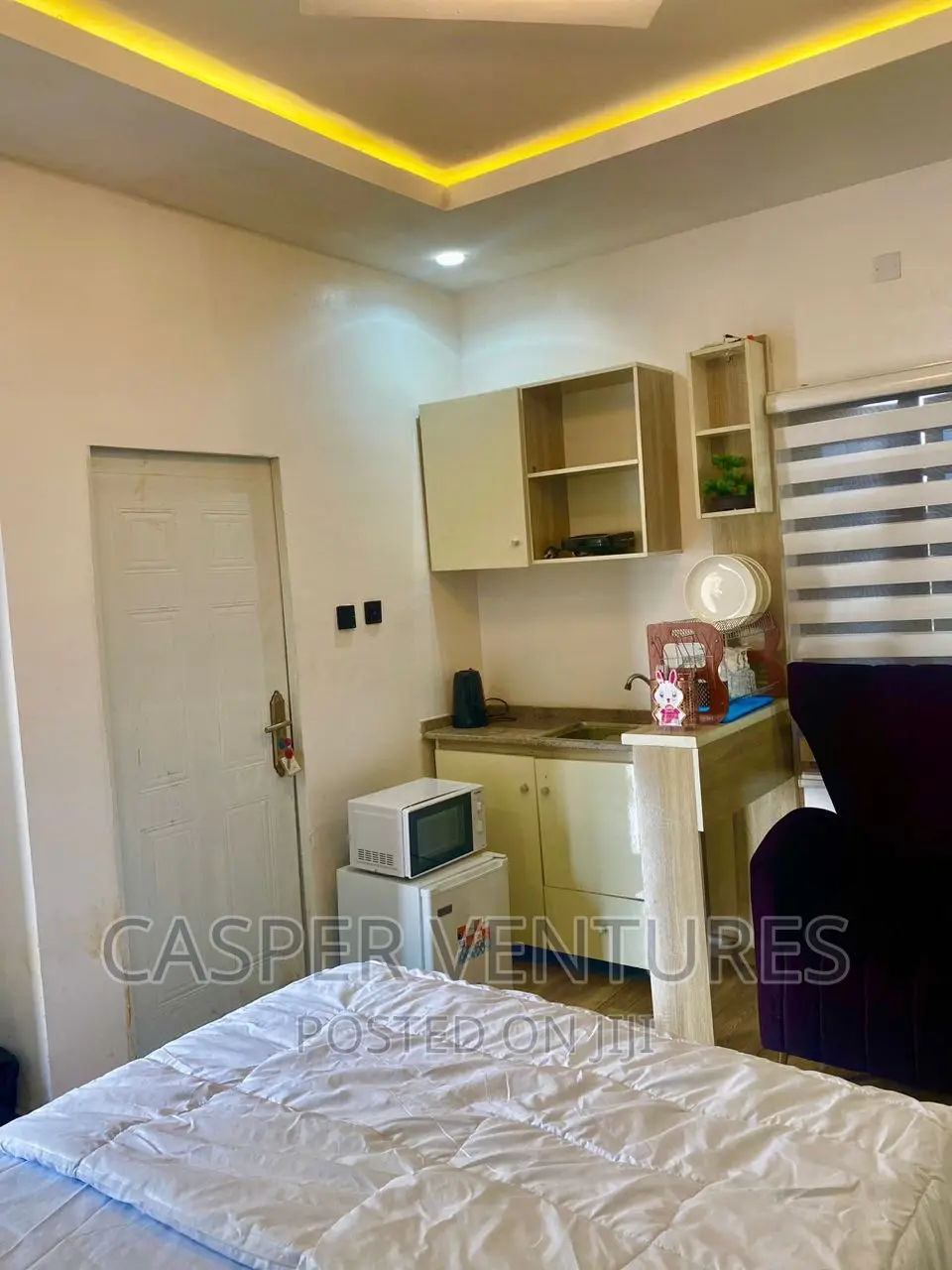 Stylish and Colorful Studio Apartment in Ikate