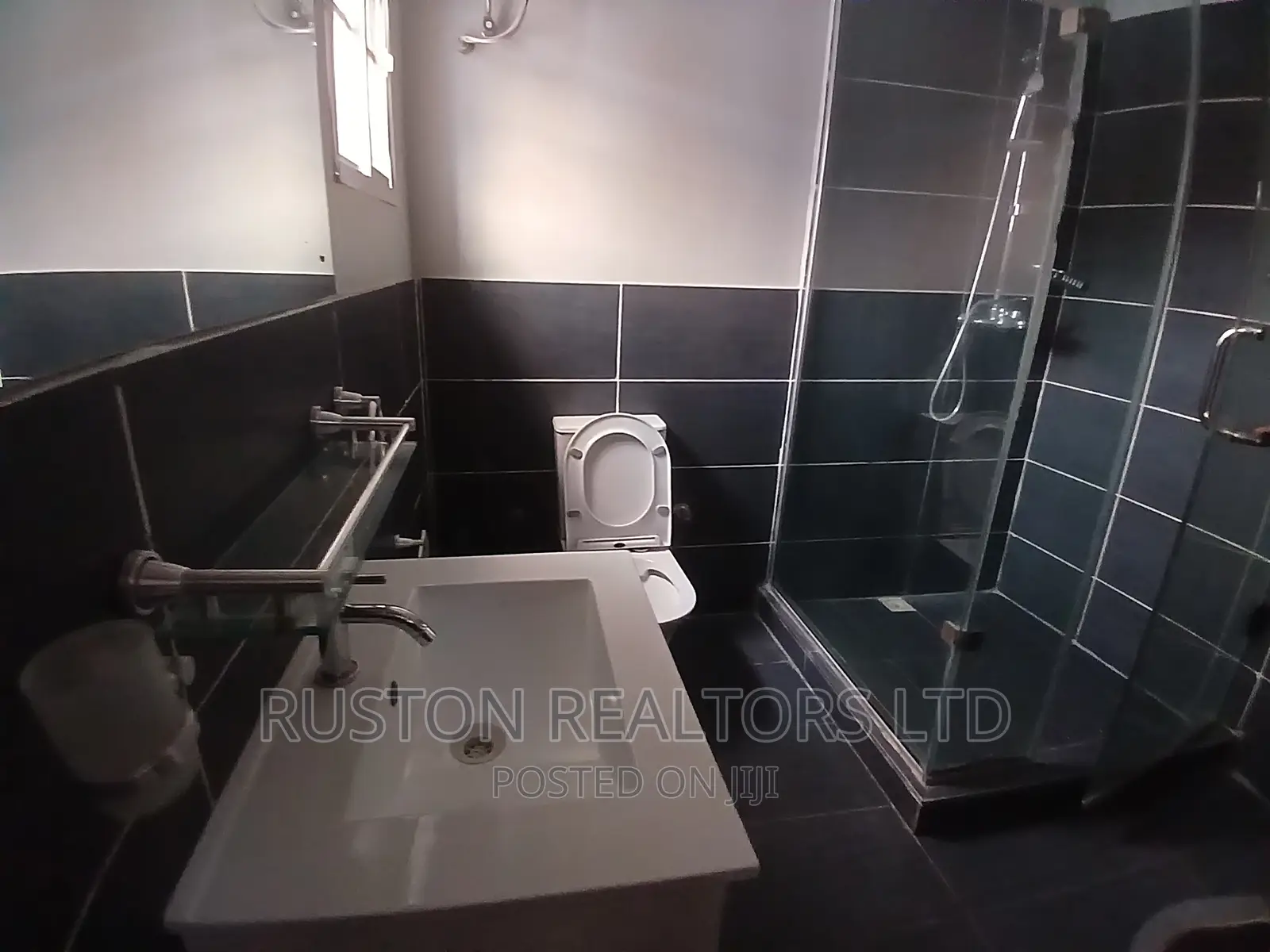 6 Bedroom Furnished and Serviced Apartment in Bodija