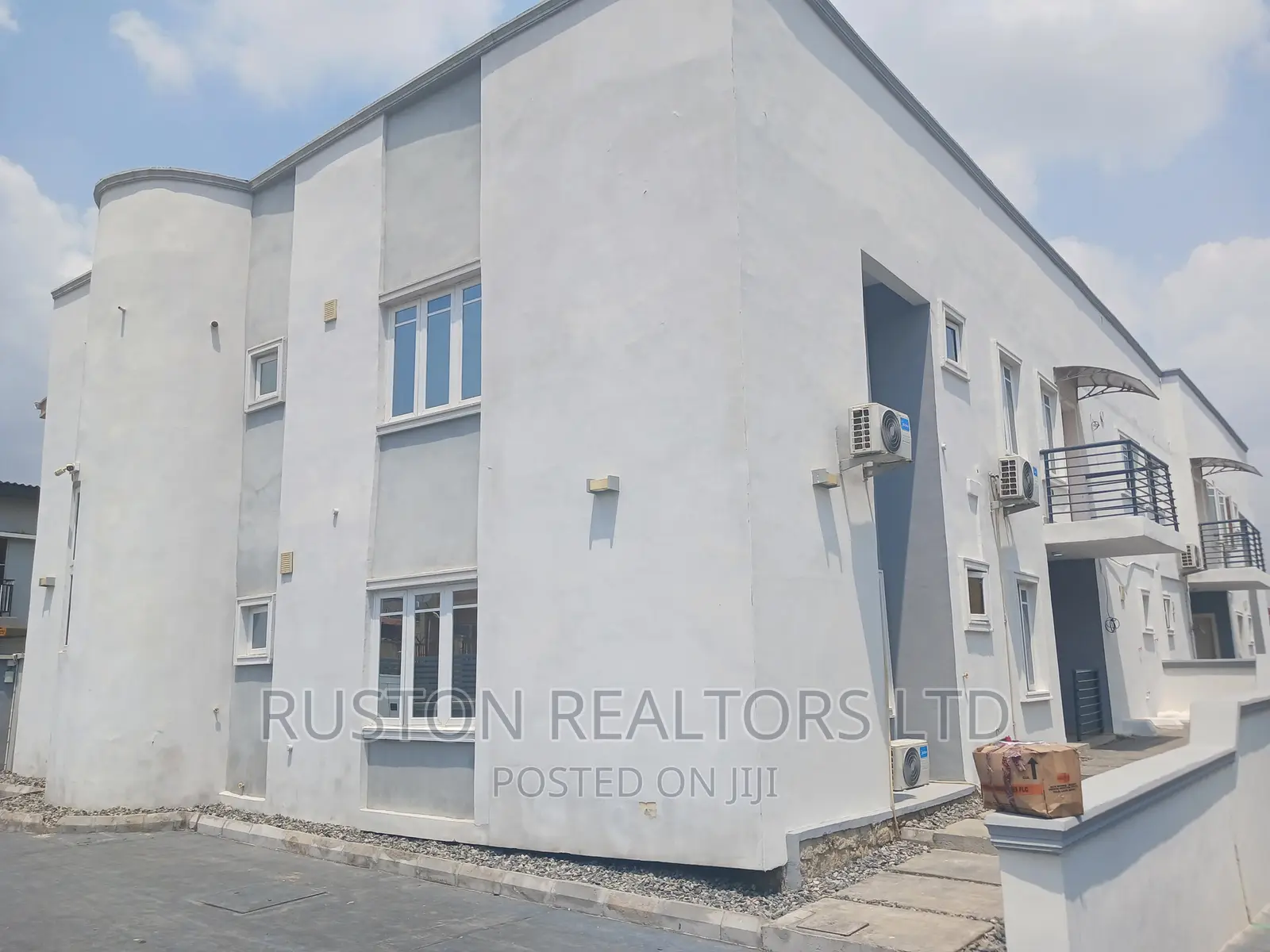 6 Bedroom Furnished and Serviced Apartment in Bodija