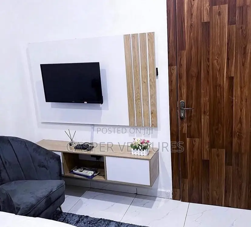 Colorful and Affordable Apartment in Chevron