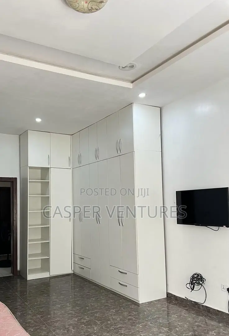 Glittering Masterbedroom in Ologolo