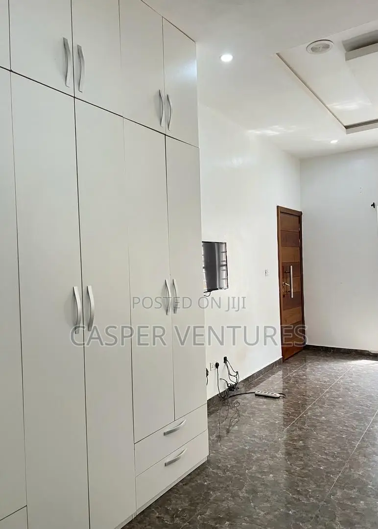 Glittering Masterbedroom in Ologolo