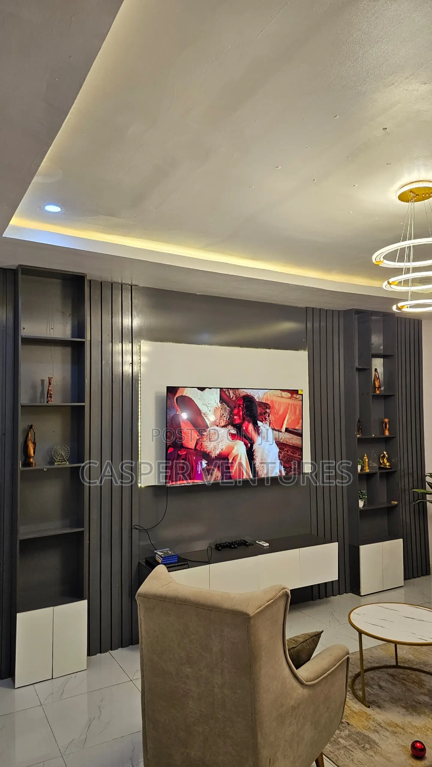 Luxurious and Sparkling Miniflat in Ikate